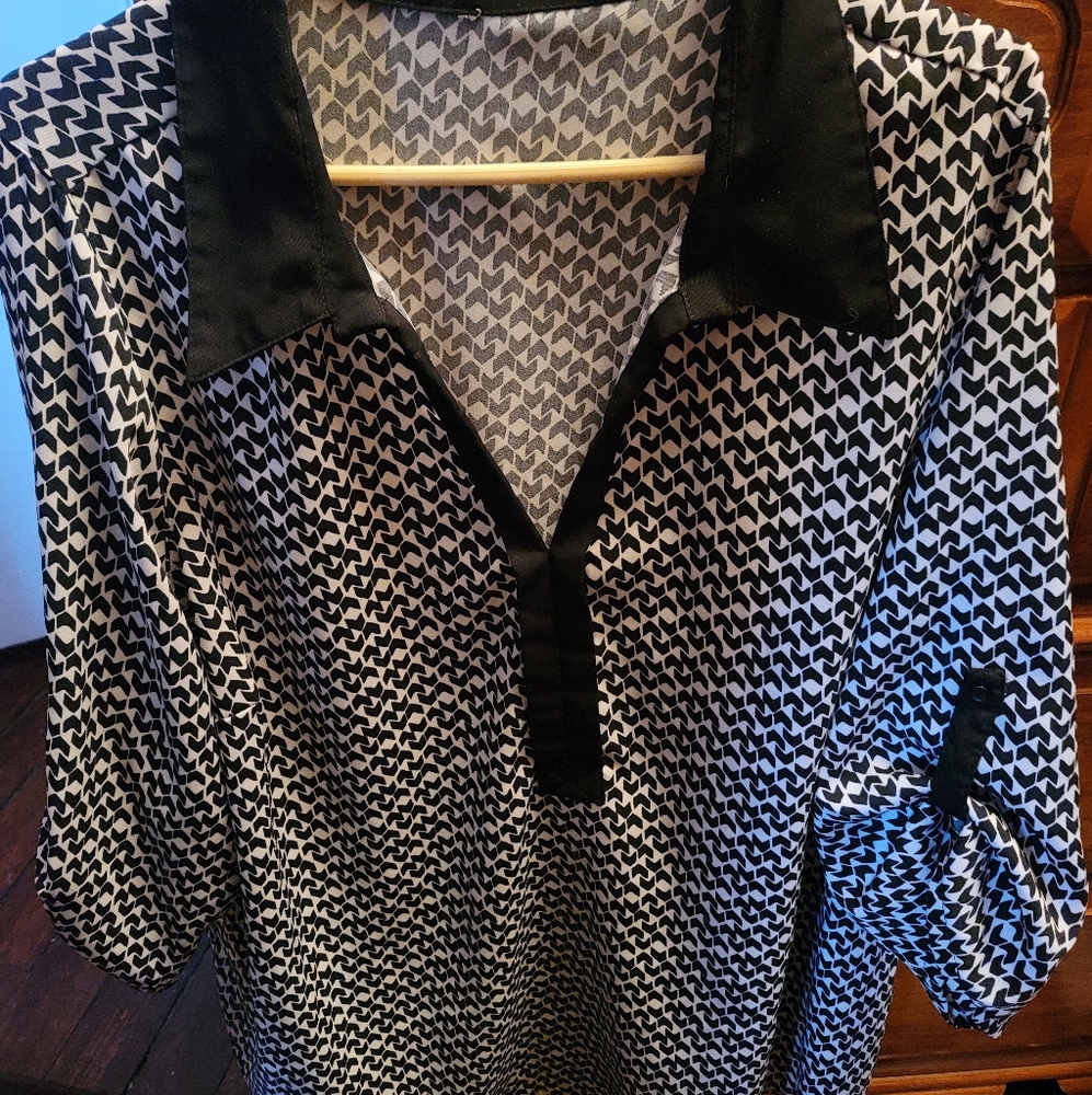 FABULOUS Blouse, 2x PLUS SIZE, NWT. A must see.